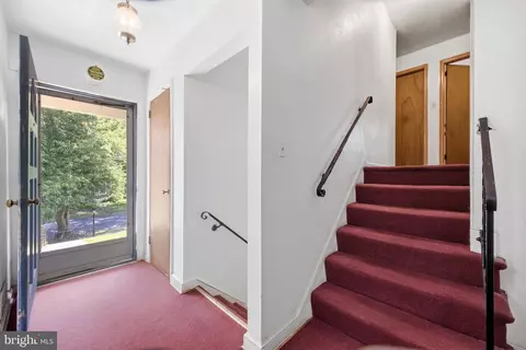 Entry Way - 1558 Mary Ellen Ct, Mclean, VA 22101 photo 1 of 4