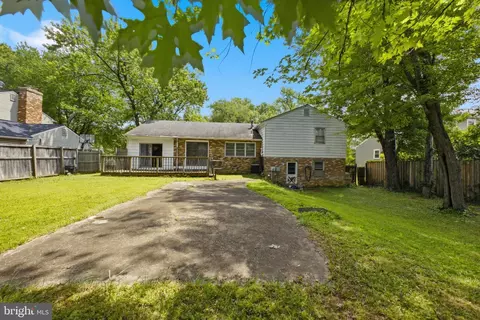 Exterior - 1558 Mary Ellen Ct, Mclean, VA 22101 photo 5 of 7