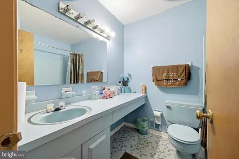 Bath - 1558 Mary Ellen Ct, Mclean, VA 22101 photo 1 of 2