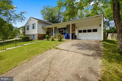 Exterior - 1558 Mary Ellen Ct, Mclean, VA 22101 photo 2 of 7