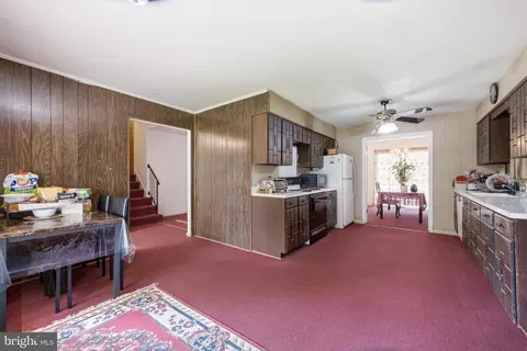 Entry Way - 1558 Mary Ellen Ct, Mclean, VA 22101 photo 2 of 4