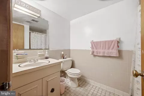 Bath - 1558 Mary Ellen Ct, Mclean, VA 22101 photo 2 of 2