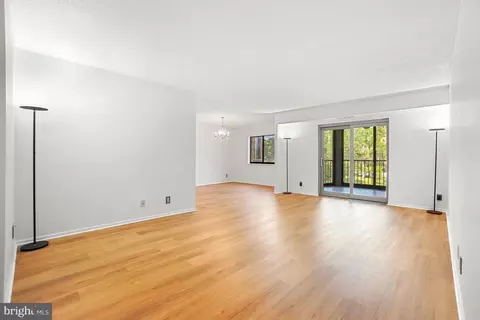 5902 Mount Eagle Dr #315, Alexandria, VA 22303