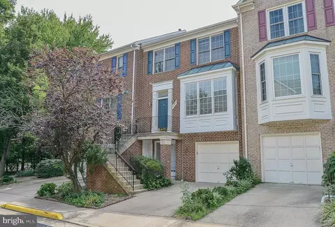2254 Journet Dr, Dunn Loring, VA 22027