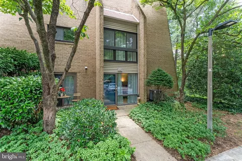 11617 Windbluff Ct #9B, Reston, VA 20191