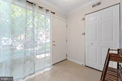 11617 Windbluff Ct #9B, Reston, VA 20191 photo 8