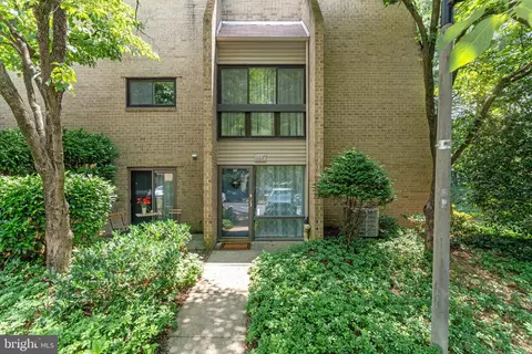 11617 Windbluff Ct #9B, Reston, VA 20191 photo 2
