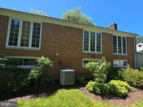 1805 Great Falls St, Mclean, VA 22101 photo 2