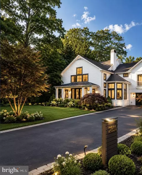 2850 Rosemary Ln, Falls Church, VA 22042