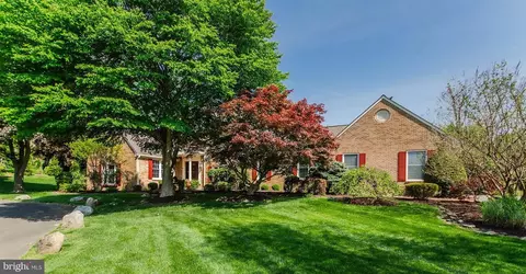 6200 Homespun Ln, Falls Church, VA 22044
