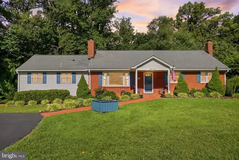 4832 Martin St, Alexandria, VA 22312