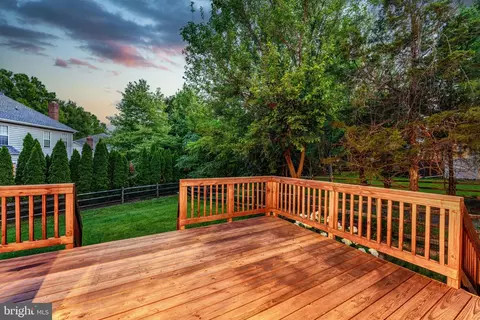 Exterior - 12809 Tournament Dr, Reston, VA 20191 photo 6 of 19