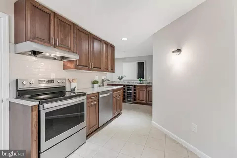 Kitchen - 12809 Tournament Dr, Reston, VA 20191 photo 5 of 6