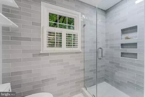Bath - 11634 Springhouse Pl, Reston, VA 20194 photo 5 of 8