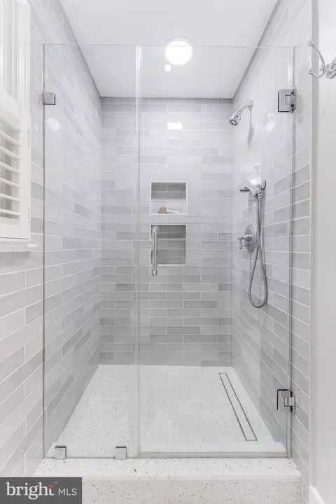 Bath - 11634 Springhouse Pl, Reston, VA 20194 photo 6 of 8