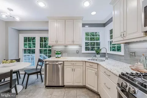 Kitchen - 11634 Springhouse Pl, Reston, VA 20194 photo 2 of 6
