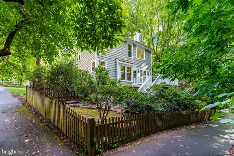 Exterior - 11634 Springhouse Pl, Reston, VA 20194 photo 12 of 13
