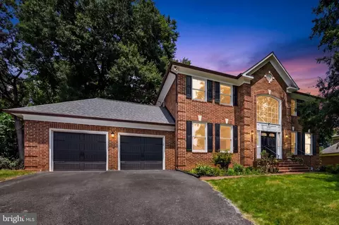 2752 Saint Elliott Ct, Alexandria, VA 22306