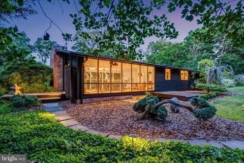 1927 Marthas Rd, Alexandria, VA 22307
