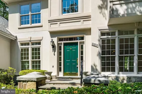 10324 Regency Station Dr, Fairfax Station, VA 22039