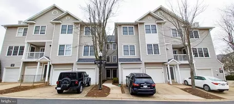 12849 Fair Briar Ln, Fairfax, VA 22033