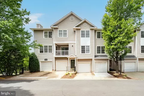 12849 Fair Briar Ln, Fairfax, VA 22033