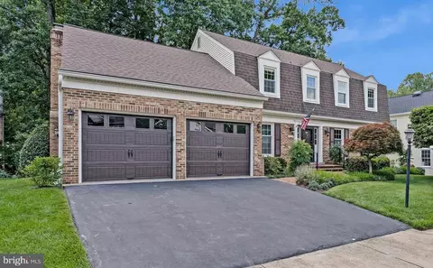 9759 Hatmark Ct, Vienna, VA 22181