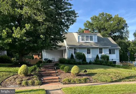 904 Waynewood Blvd, Alexandria, VA 22308