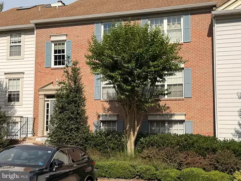 12101 Greenwood Ct #301, Fairfax, VA 22033