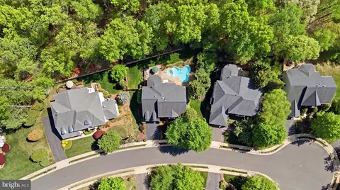 View/Area - 7323 Laurel Creek Ct, Springfield, VA 22150 photo 2 of 10