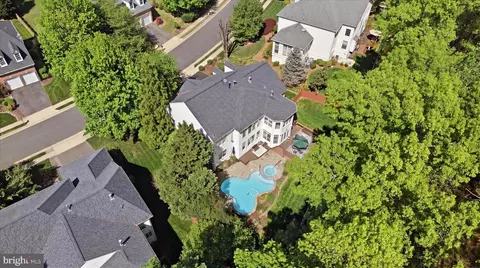 View/Area - 7323 Laurel Creek Ct, Springfield, VA 22150 photo 6 of 10