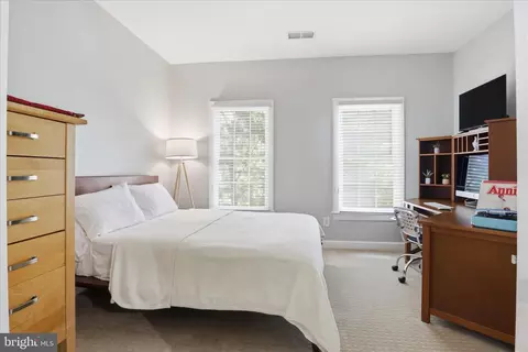 Bedroom - 7323 Laurel Creek Ct, Springfield, VA 22150 photo 3 of 7
