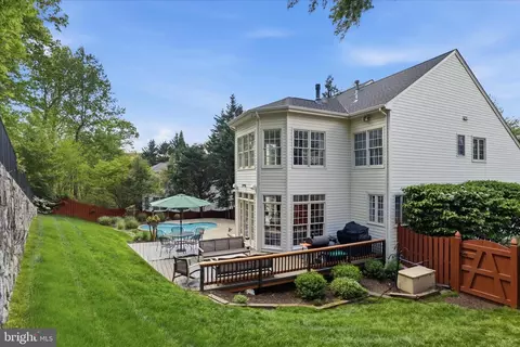 Exterior - 7323 Laurel Creek Ct, Springfield, VA 22150 photo 6 of 9
