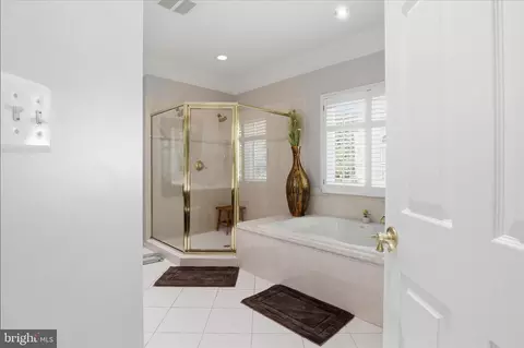 Entry Way - 7323 Laurel Creek Ct, Springfield, VA 22150 photo 4 of 7