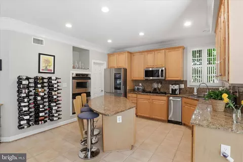 Kitchen - 7323 Laurel Creek Ct, Springfield, VA 22150 photo 2 of 4