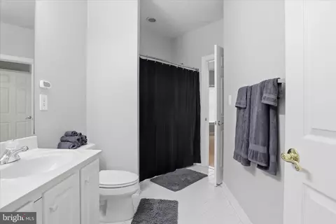 Bath - 7323 Laurel Creek Ct, Springfield, VA 22150 photo 3 of 10