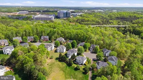 View/Area - 7323 Laurel Creek Ct, Springfield, VA 22150 photo 7 of 10