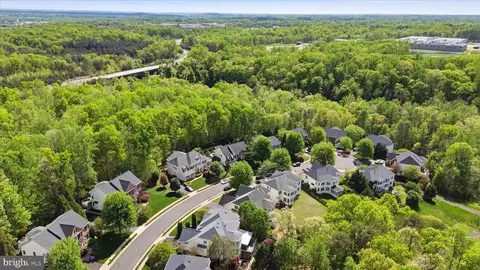 View/Area - 7323 Laurel Creek Ct, Springfield, VA 22150 photo 8 of 10