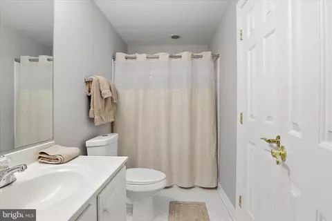 Bath - 7323 Laurel Creek Ct, Springfield, VA 22150 photo 10 of 10