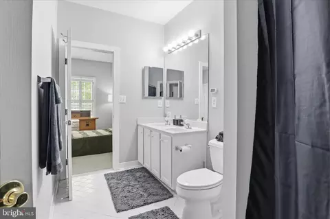 Bath - 7323 Laurel Creek Ct, Springfield, VA 22150 photo 4 of 10