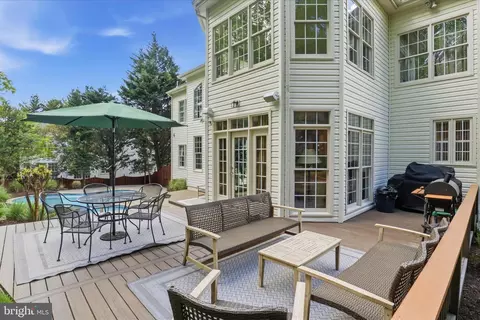 Exterior - 7323 Laurel Creek Ct, Springfield, VA 22150 photo 9 of 9