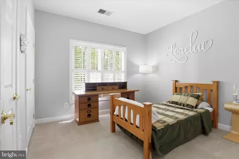 Bedroom - 7323 Laurel Creek Ct, Springfield, VA 22150 photo 4 of 7