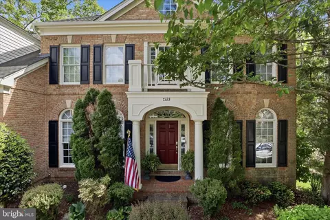 Exterior - 7323 Laurel Creek Ct, Springfield, VA 22150 photo 4 of 9