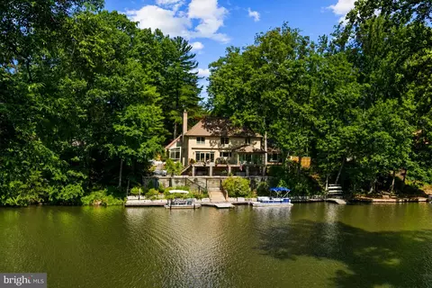 3431 Greentree Dr, Falls Church, VA 22041