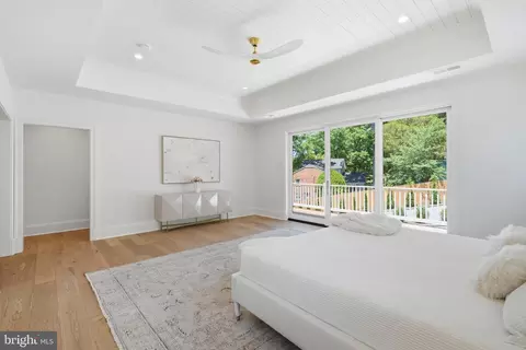 Bedroom - 6008 Oakdale Rd, Mclean, VA 22101 photo 6 of 14