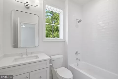 Bath - 6008 Oakdale Rd, Mclean, VA 22101 photo 9 of 12