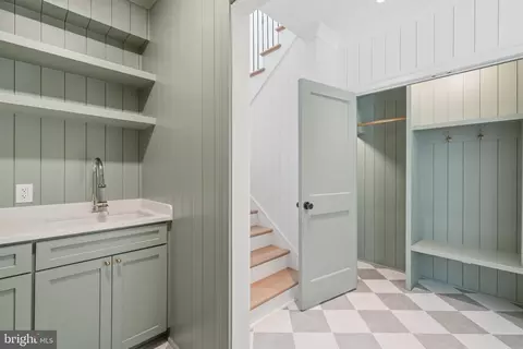 Entry Way - 6008 Oakdale Rd, Mclean, VA 22101 photo 24 of 25