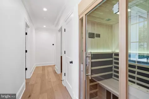 Entry Way - 6008 Oakdale Rd, Mclean, VA 22101 photo 13 of 25