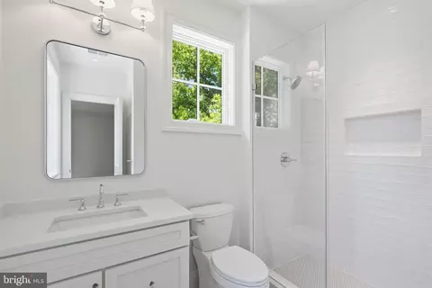 Bath - 6008 Oakdale Rd, Mclean, VA 22101 photo 10 of 12