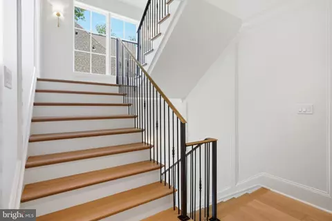 Entry Way - 6008 Oakdale Rd, Mclean, VA 22101 photo 15 of 25